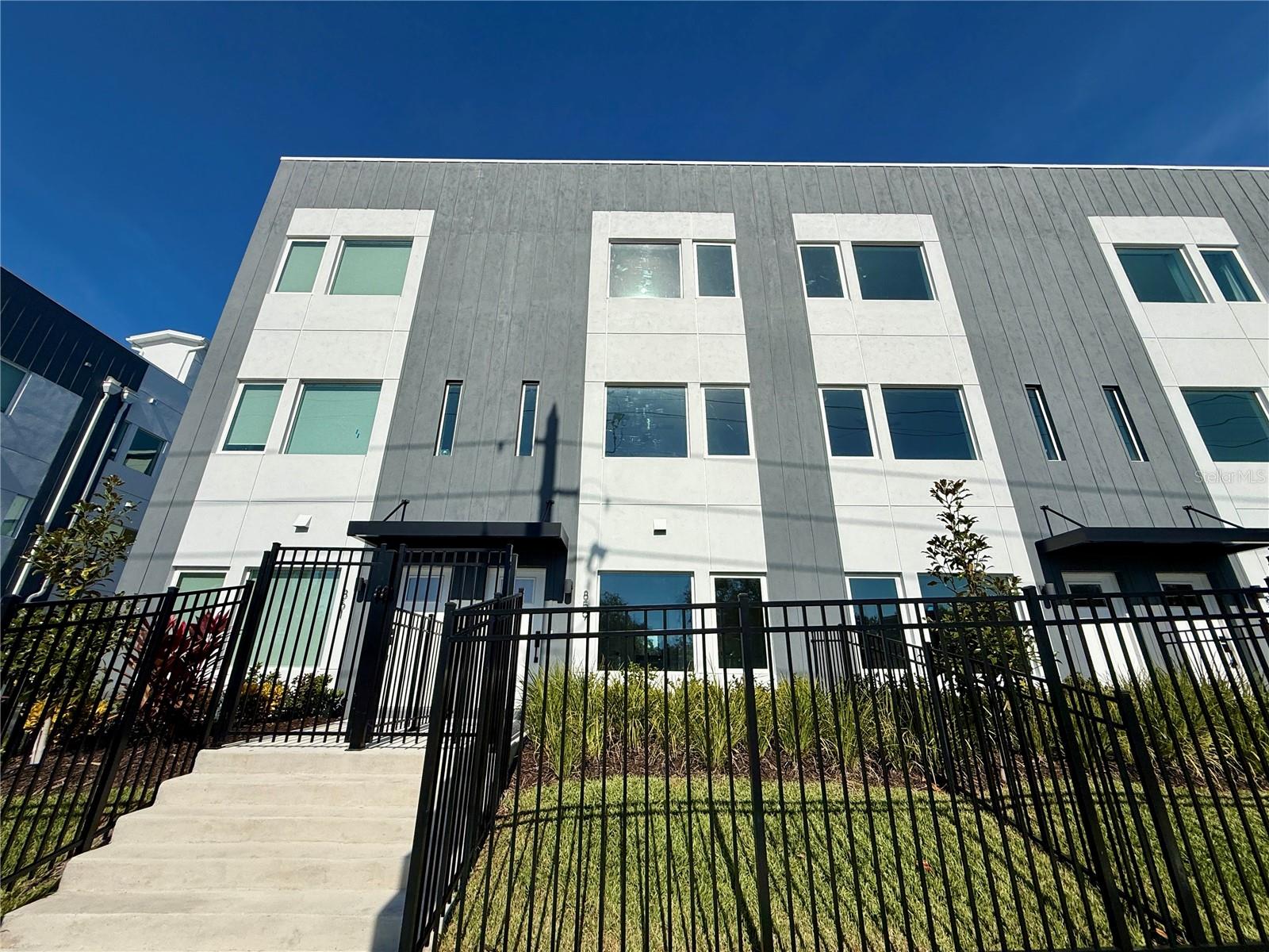 Image 23 of 24 For 859 6th Avenue S