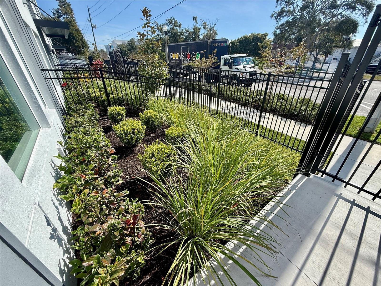 Image 6 of 24 For 859 6th Avenue S