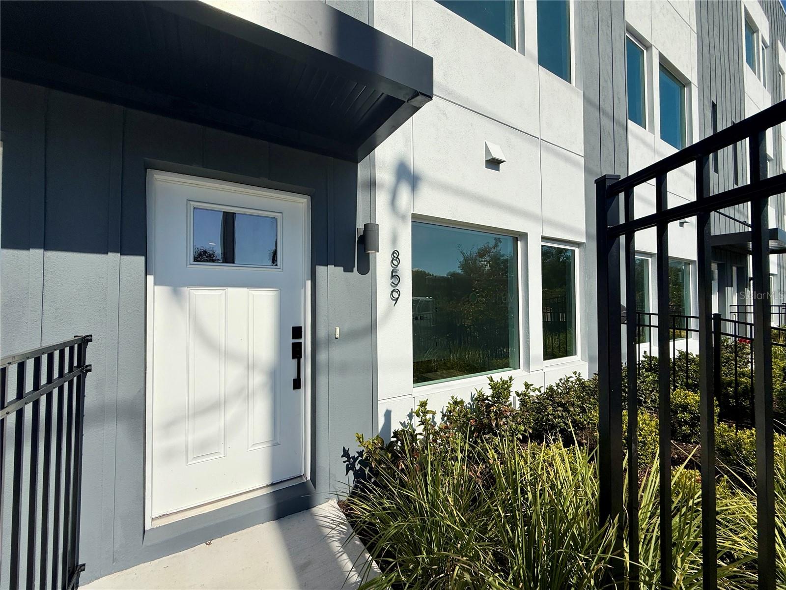 Image 7 of 24 For 859 6th Avenue S