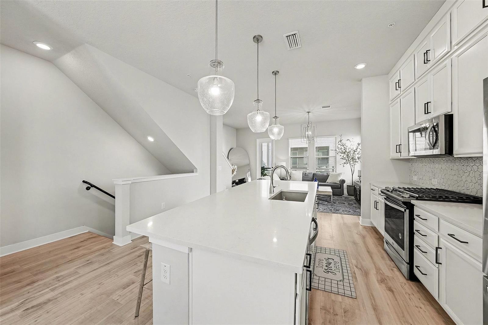 Image 10 of 26 For 2511 Grady Avenue 26