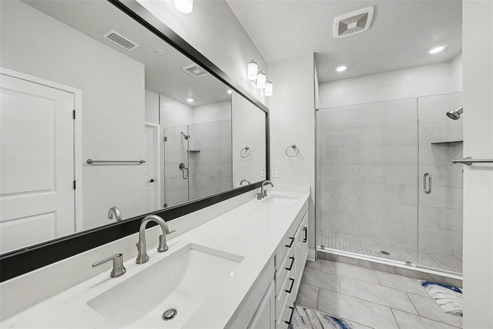 Image 18 of 26 For 2511 Grady Avenue 26