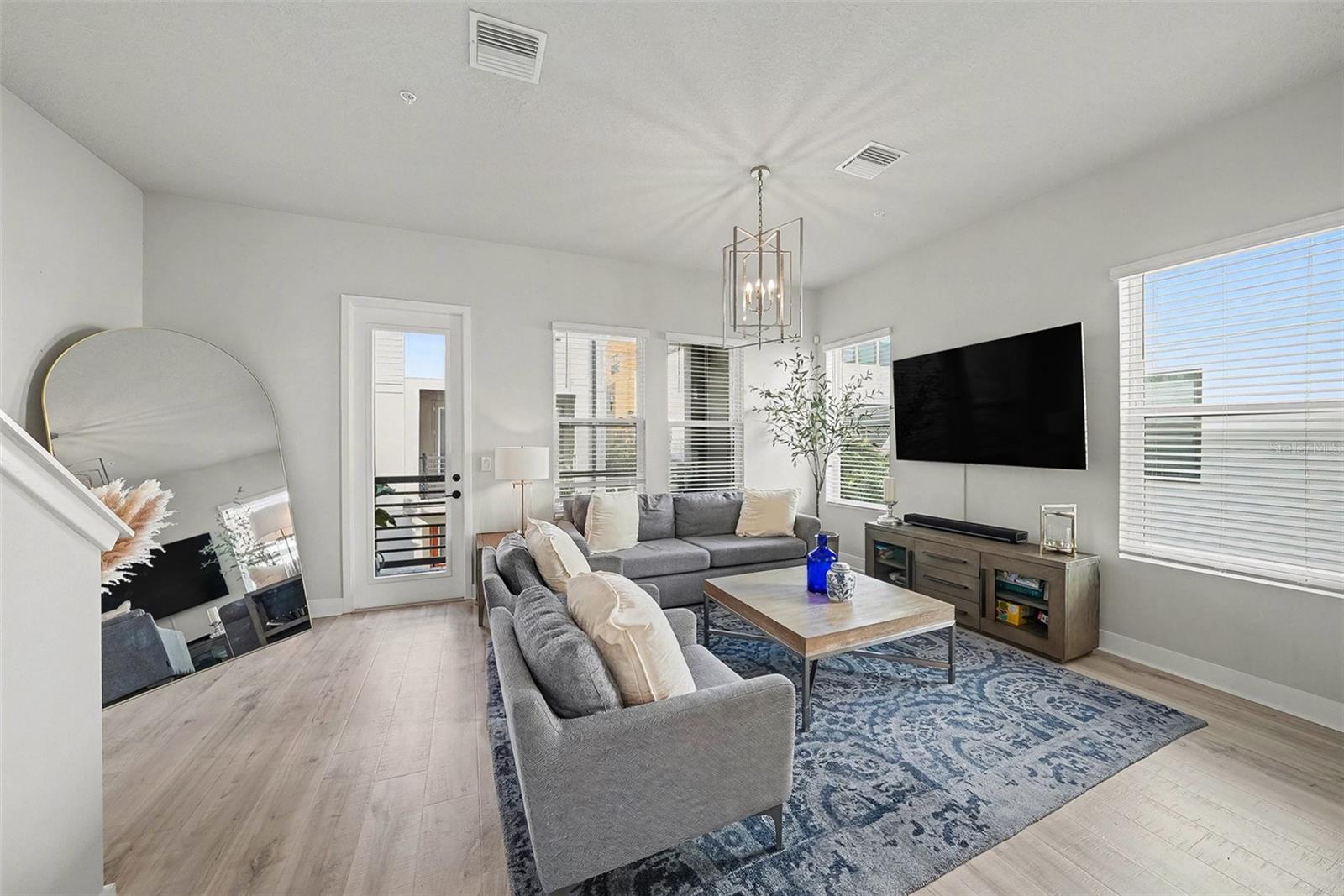 Image 5 of 26 For 2511 Grady Avenue 26