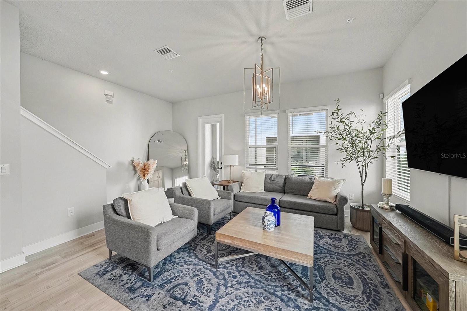 Image 6 of 26 For 2511 Grady Avenue 26