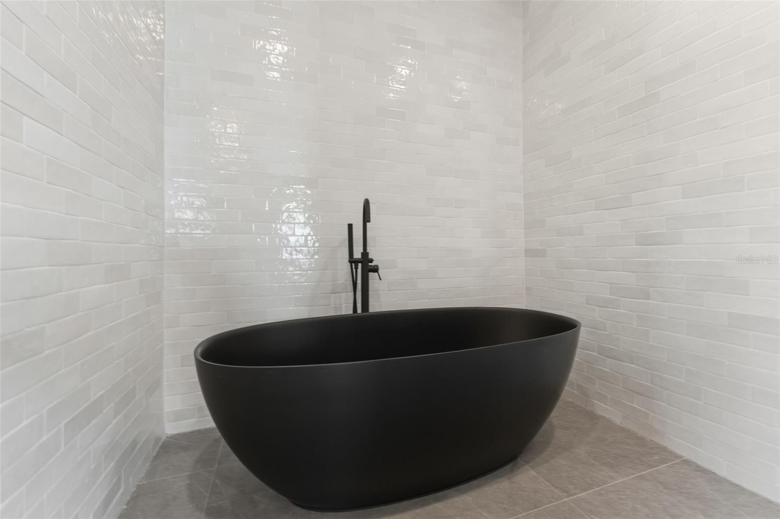 Image 21 of 35 For 2502 Highland Avenue 2