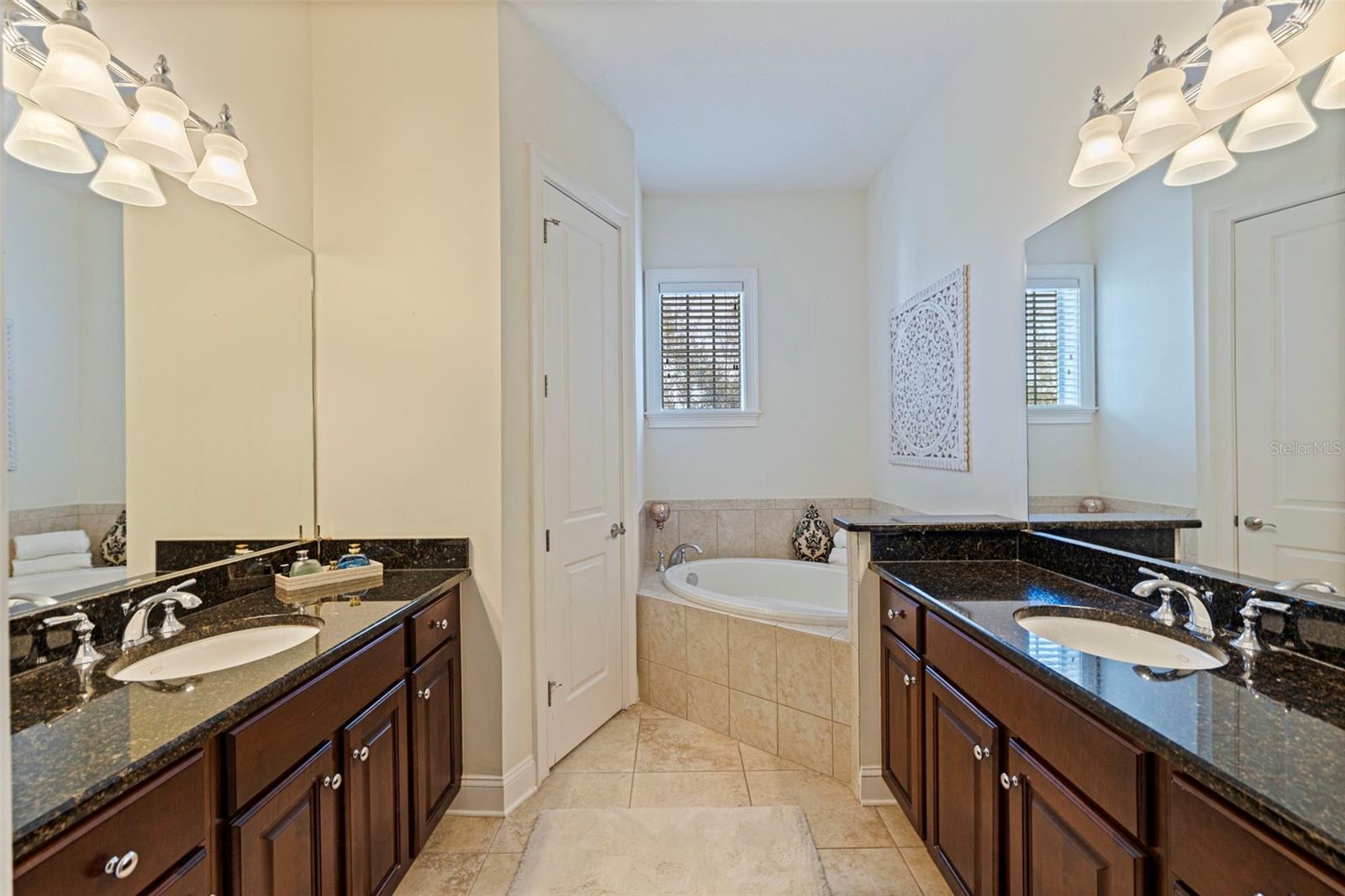 Image 34 of 67 For 260 Newbury Place N