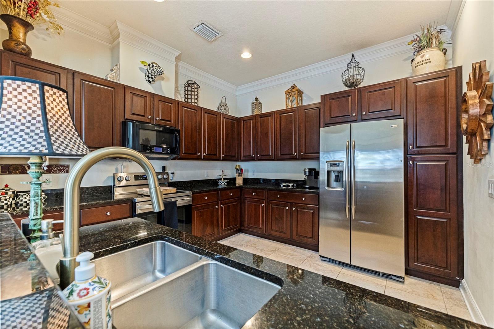 Image 9 of 67 For 260 Newbury Place N