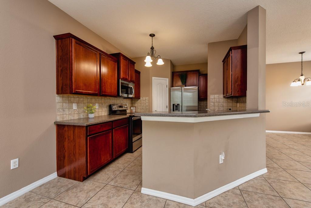 Image 8 of 41 For 7525 Red Mill Circle