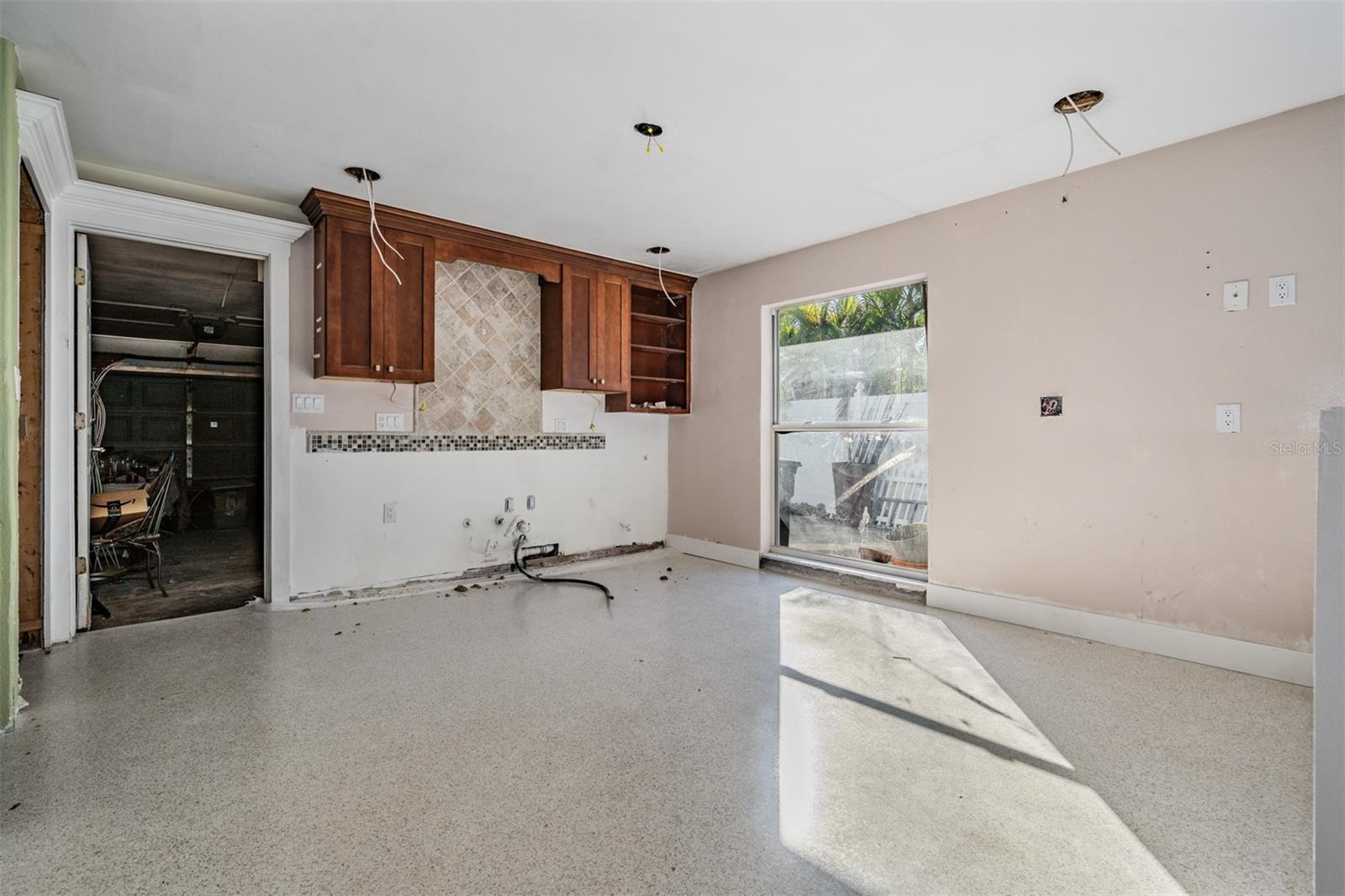 Image 10 of 47 For 1854 Dolphin Boulevard S