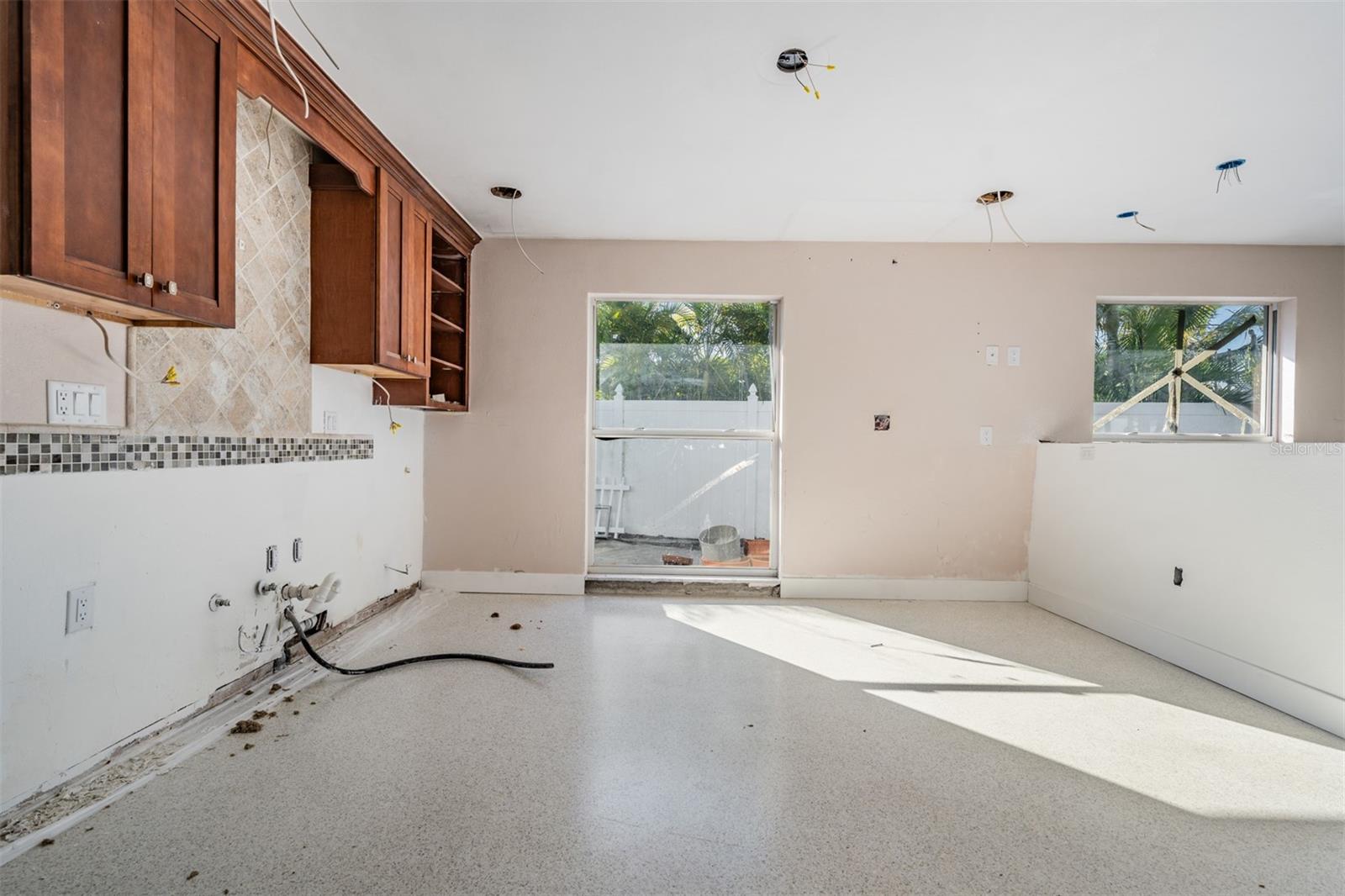 Image 11 of 47 For 1854 Dolphin Boulevard S