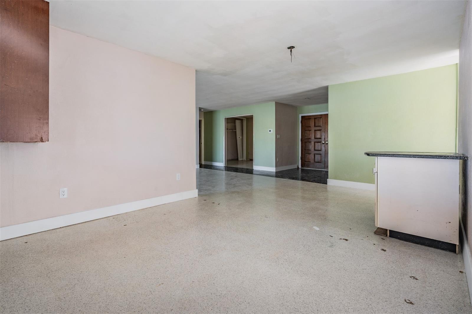 Image 13 of 47 For 1854 Dolphin Boulevard S