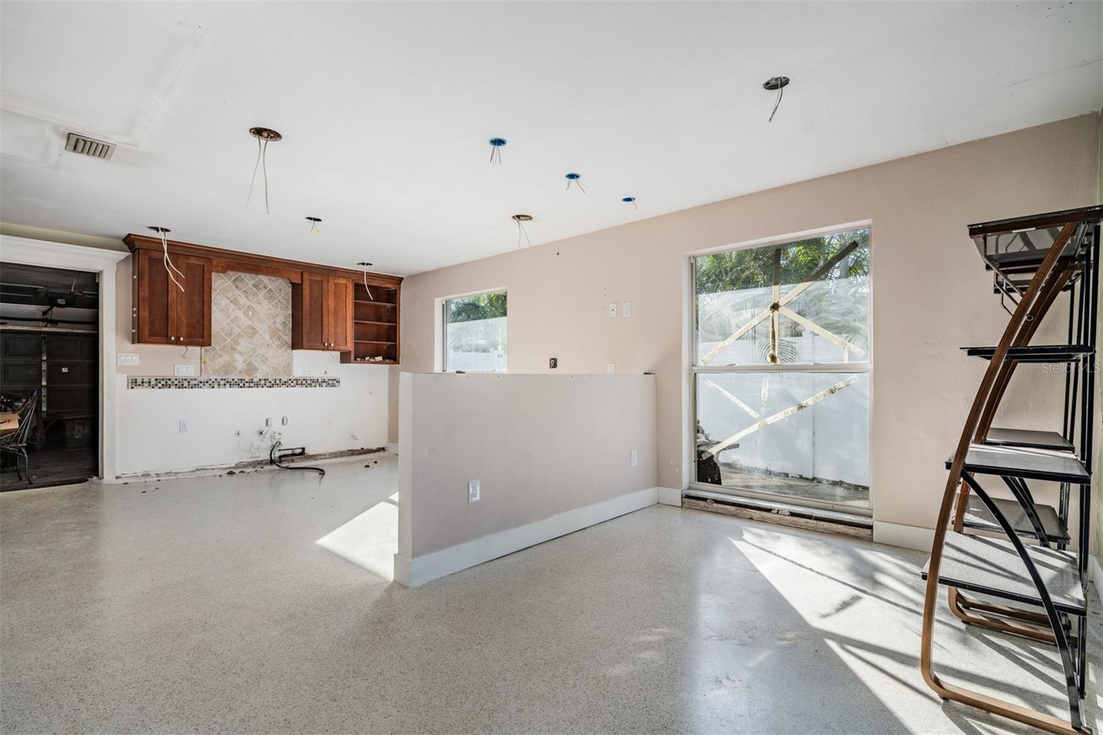 Image 14 of 47 For 1854 Dolphin Boulevard S