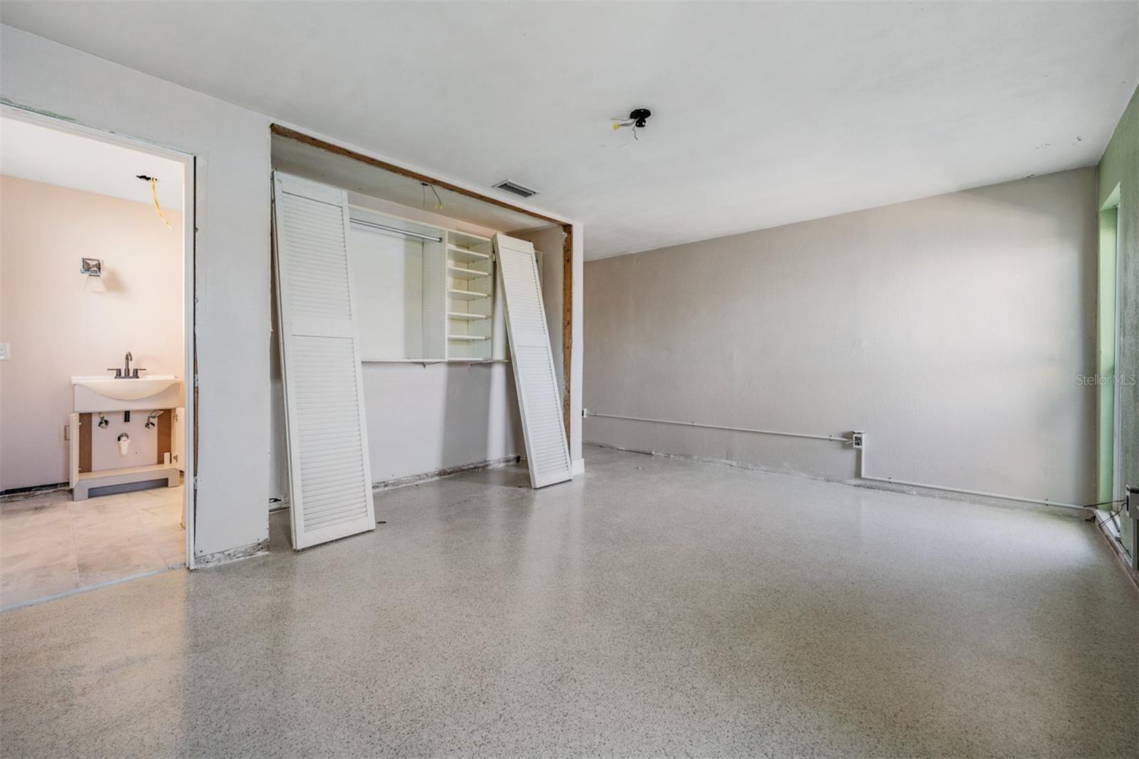 Image 19 of 47 For 1854 Dolphin Boulevard S