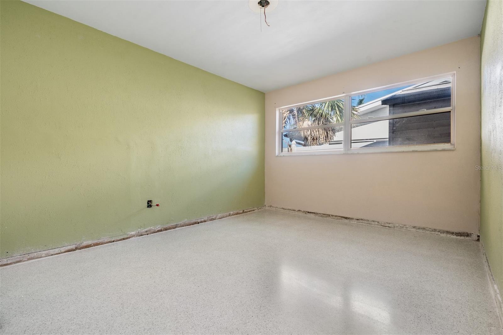 Image 22 of 47 For 1854 Dolphin Boulevard S