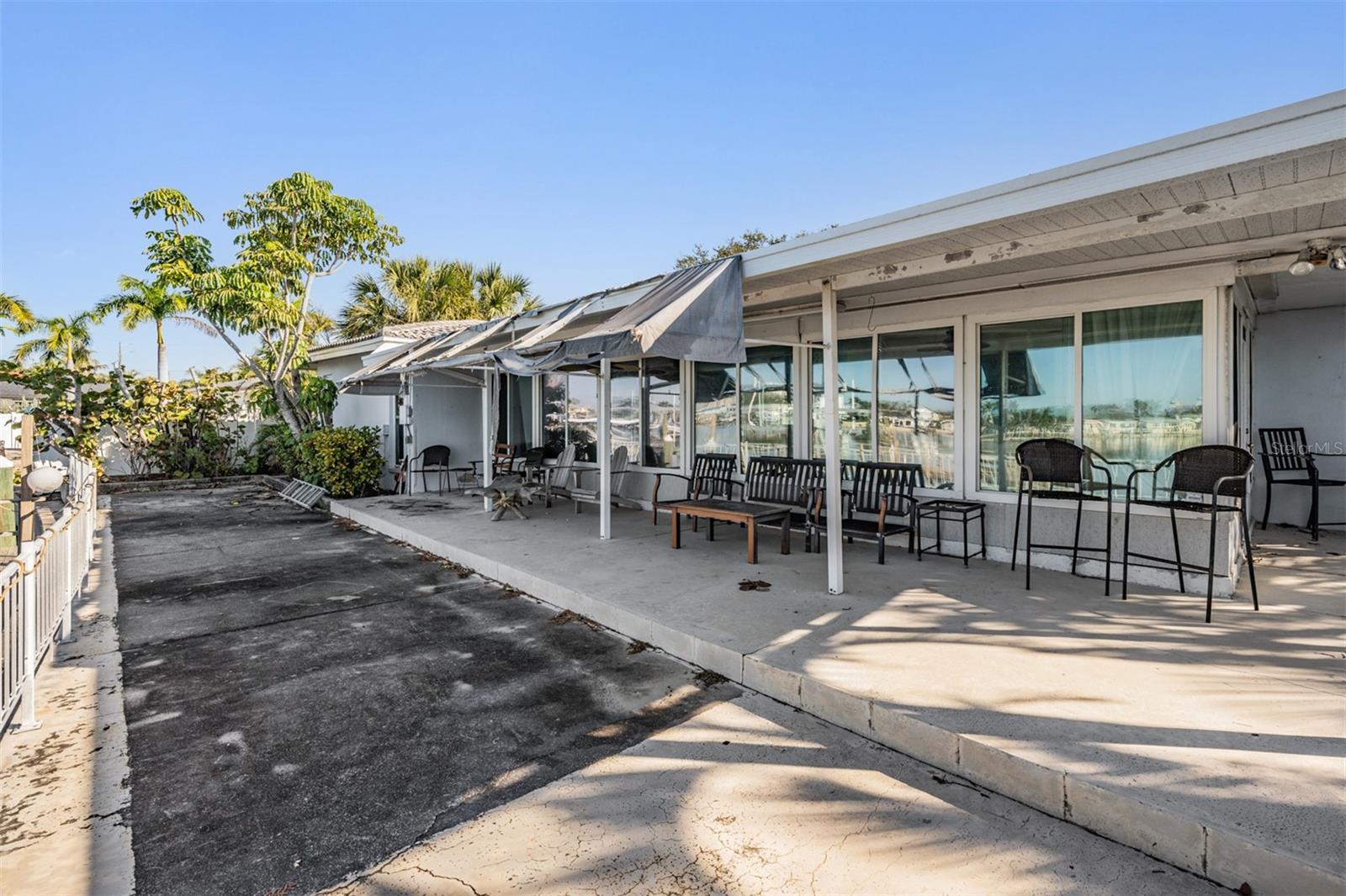 Image 30 of 47 For 1854 Dolphin Boulevard S