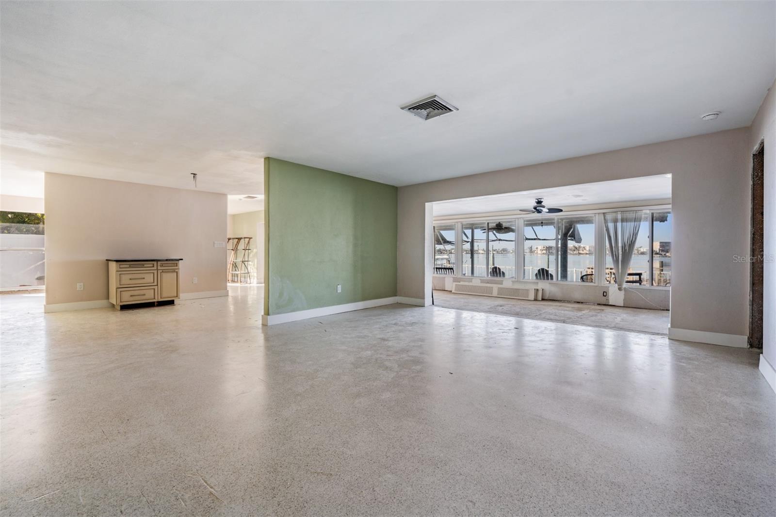 Image 5 of 47 For 1854 Dolphin Boulevard S