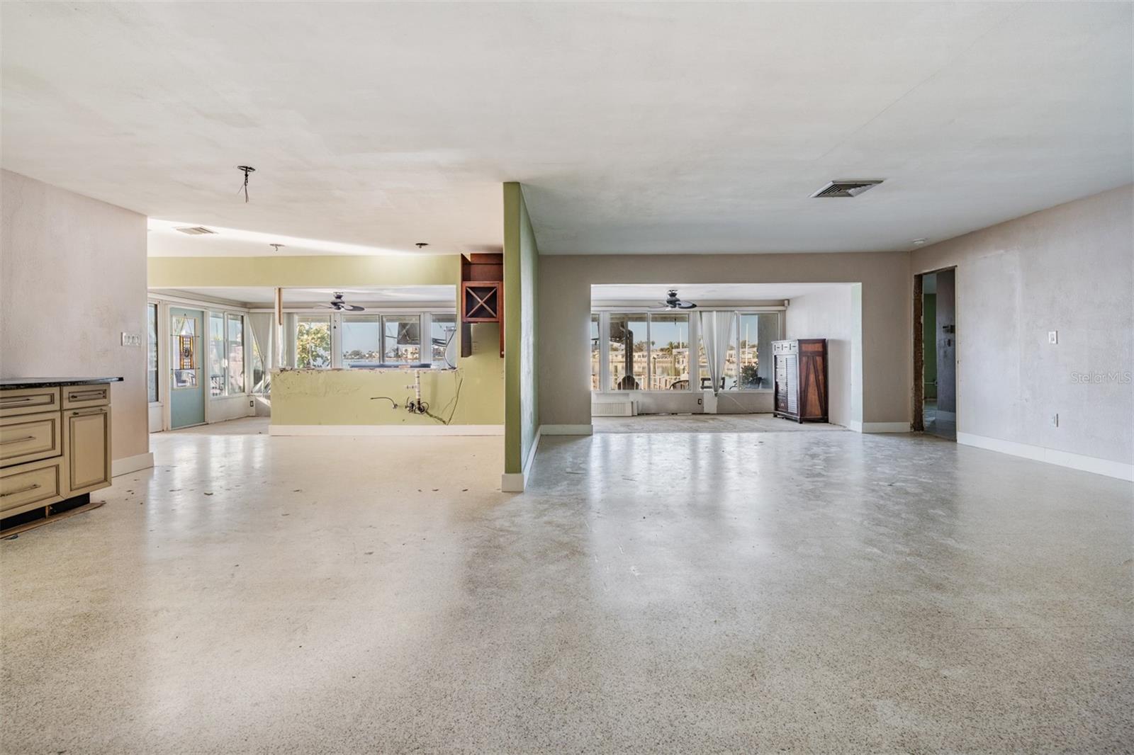 Image 8 of 47 For 1854 Dolphin Boulevard S