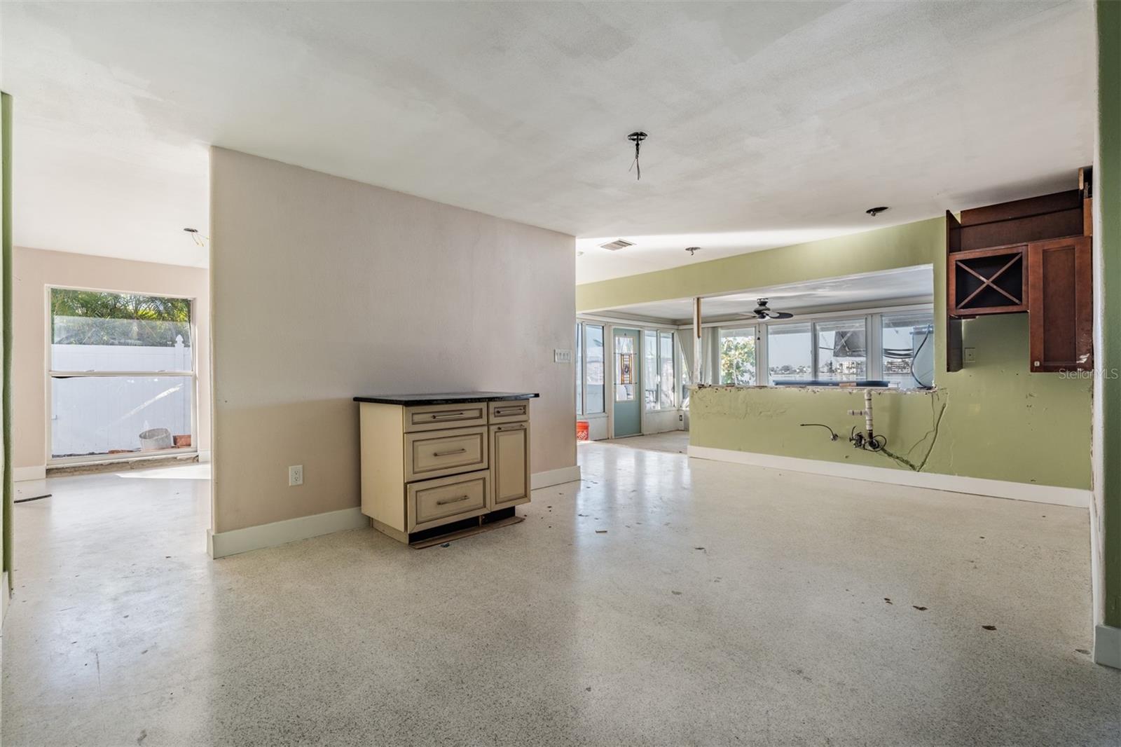 Image 9 of 47 For 1854 Dolphin Boulevard S