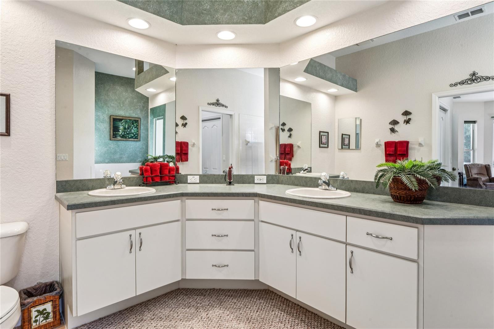 Image 35 of 74 For 7049 Poppas Pass