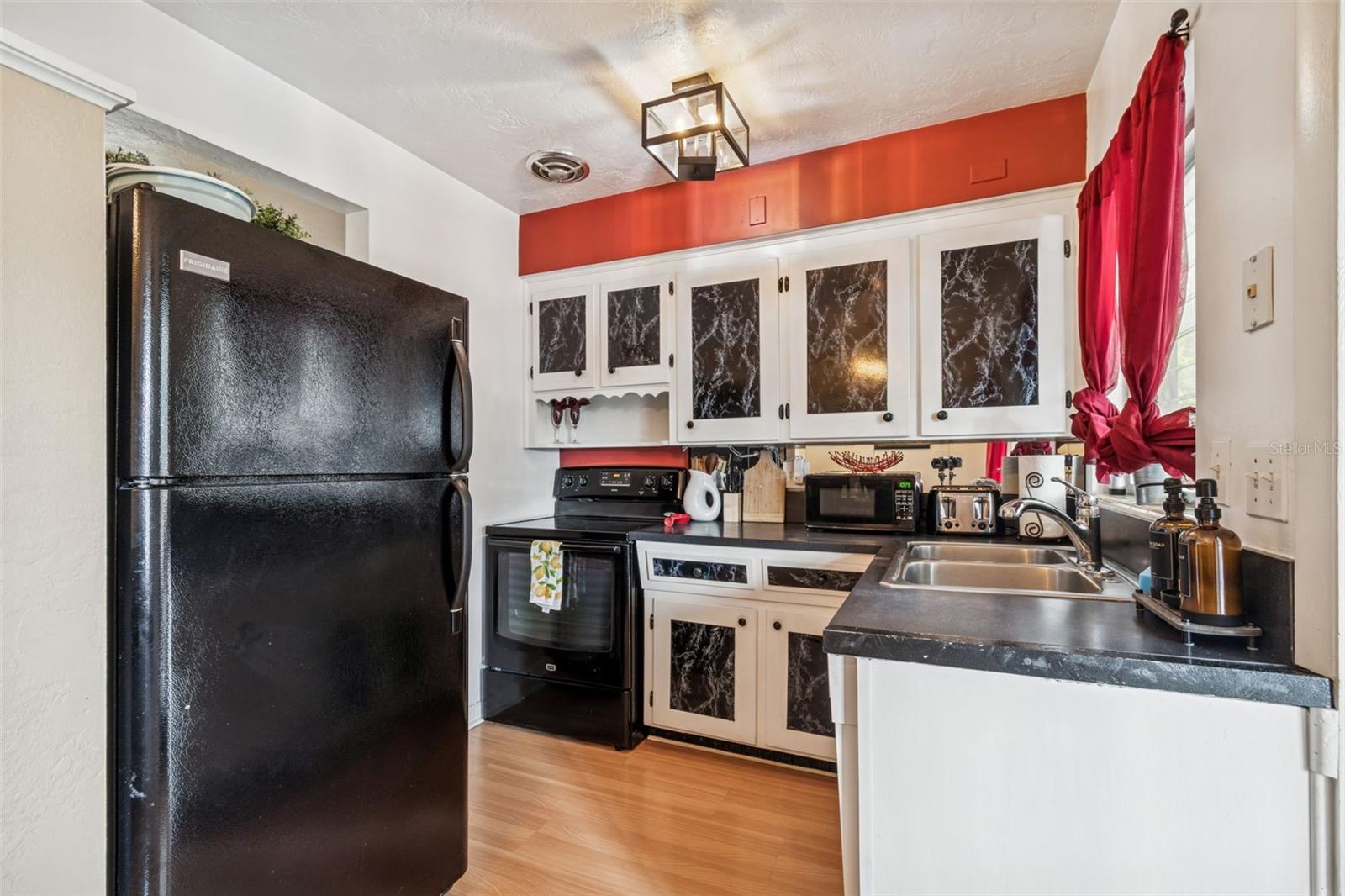 Image 16 of 50 For 614 12th Street Nw