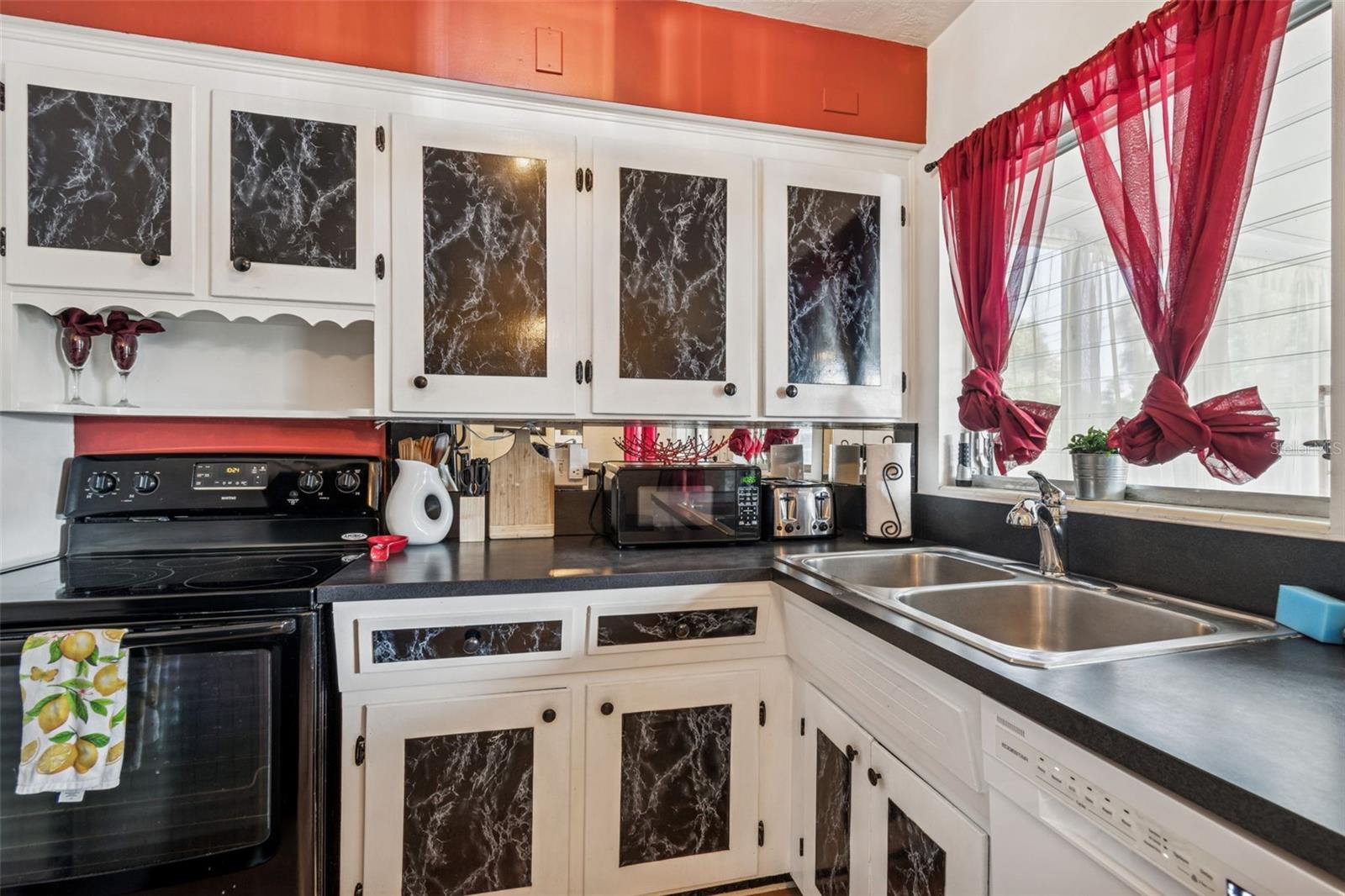 Image 17 of 50 For 614 12th Street Nw