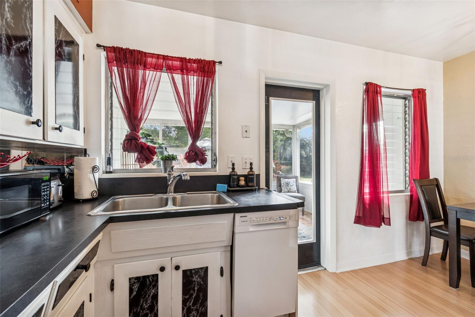 Image 18 of 50 For 614 12th Street Nw