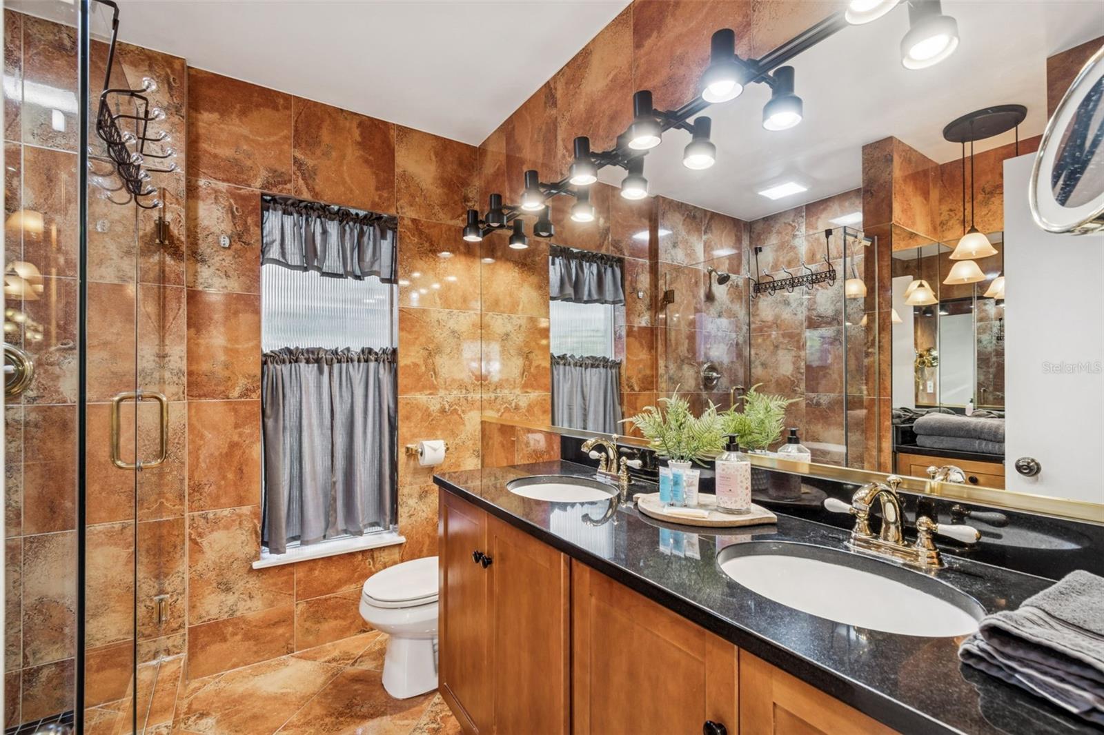 Image 24 of 50 For 614 12th Street Nw