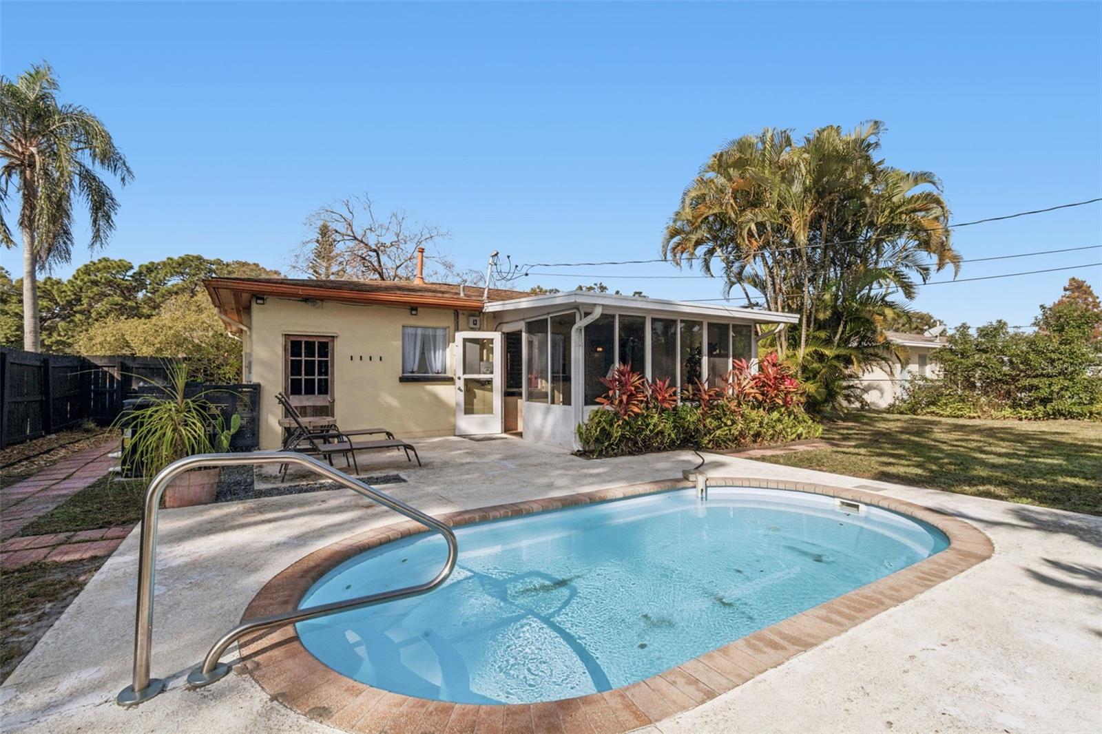 Image 36 of 50 For 614 12th Street Nw