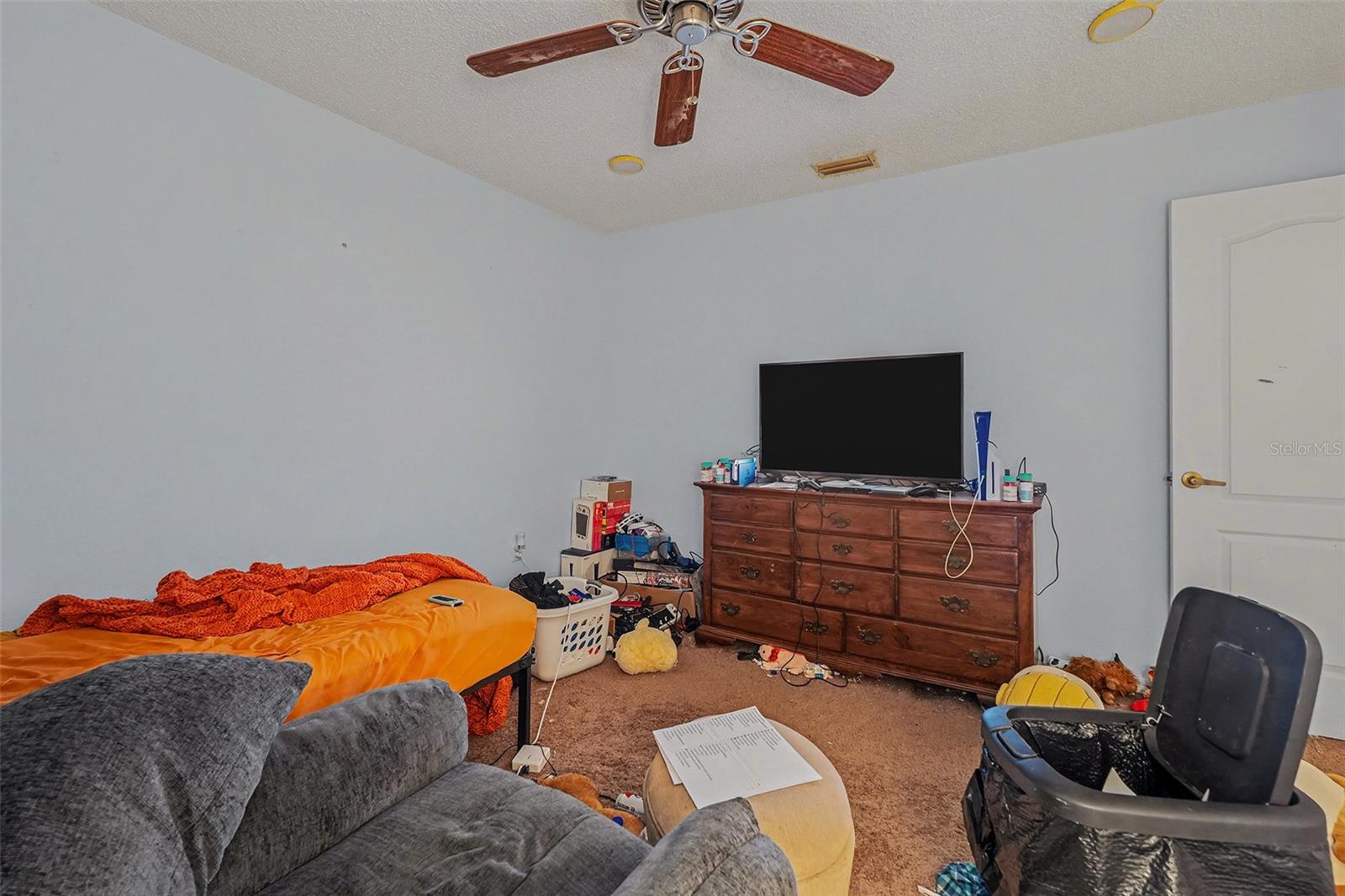 Listing photo id 8 for 14033 Newcastle Avenue