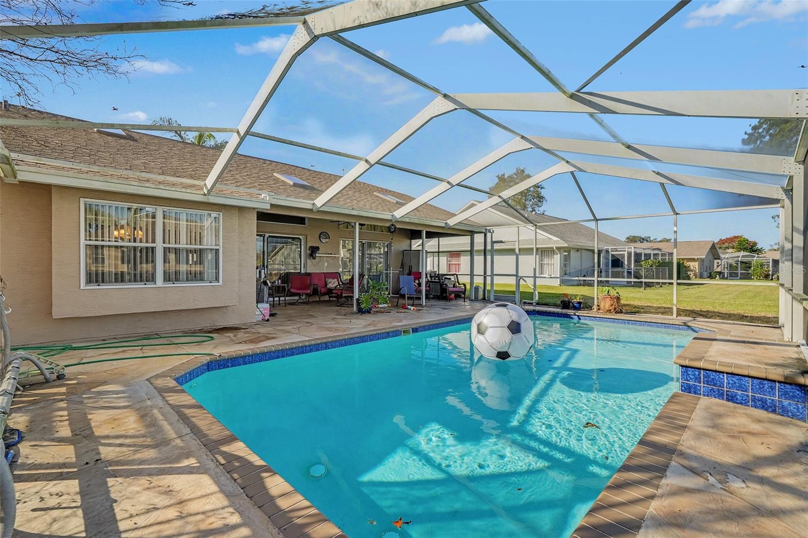 Listing photo id 1 for 14033 Newcastle Avenue