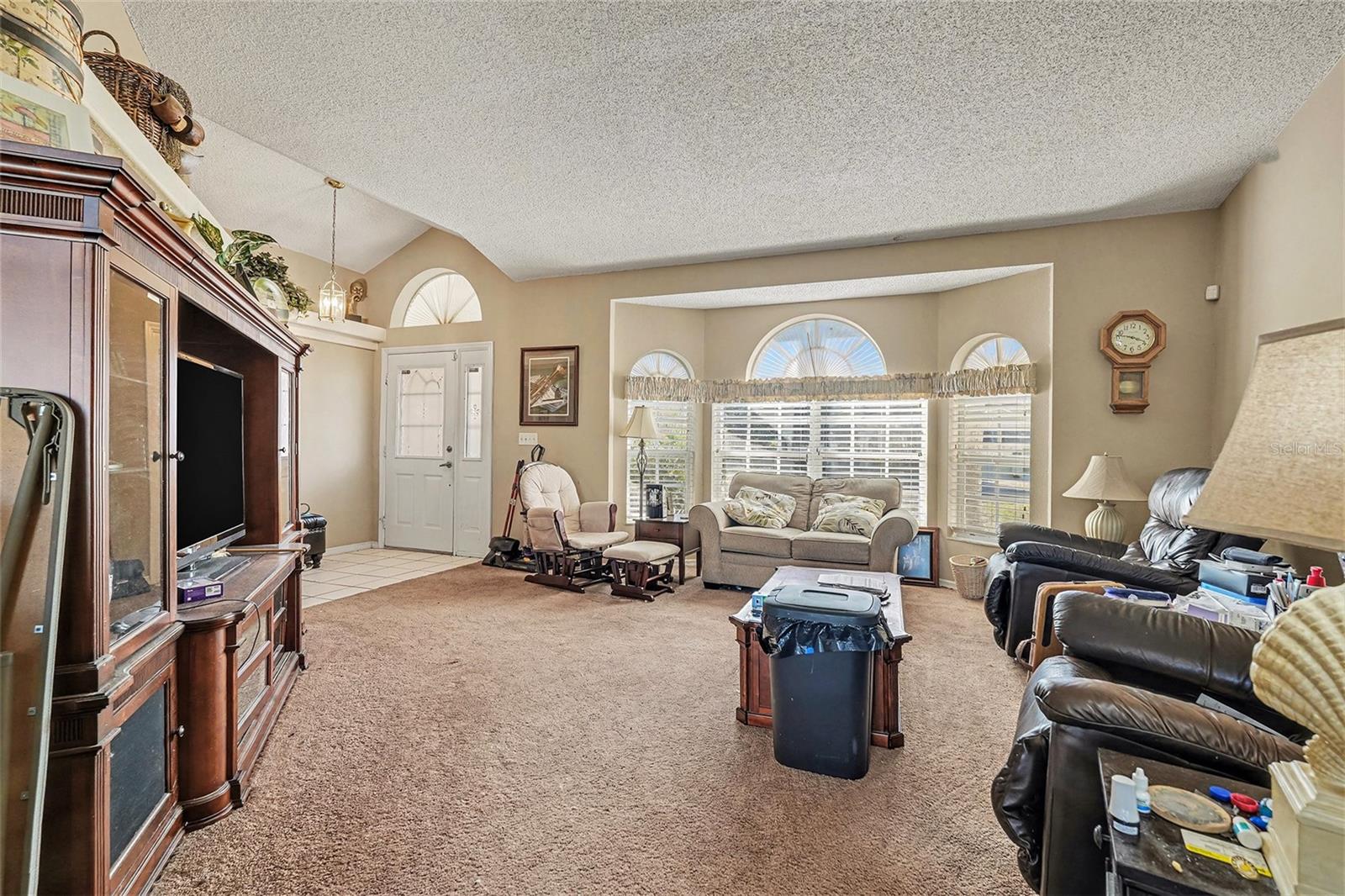 Listing photo id 6 for 14033 Newcastle Avenue