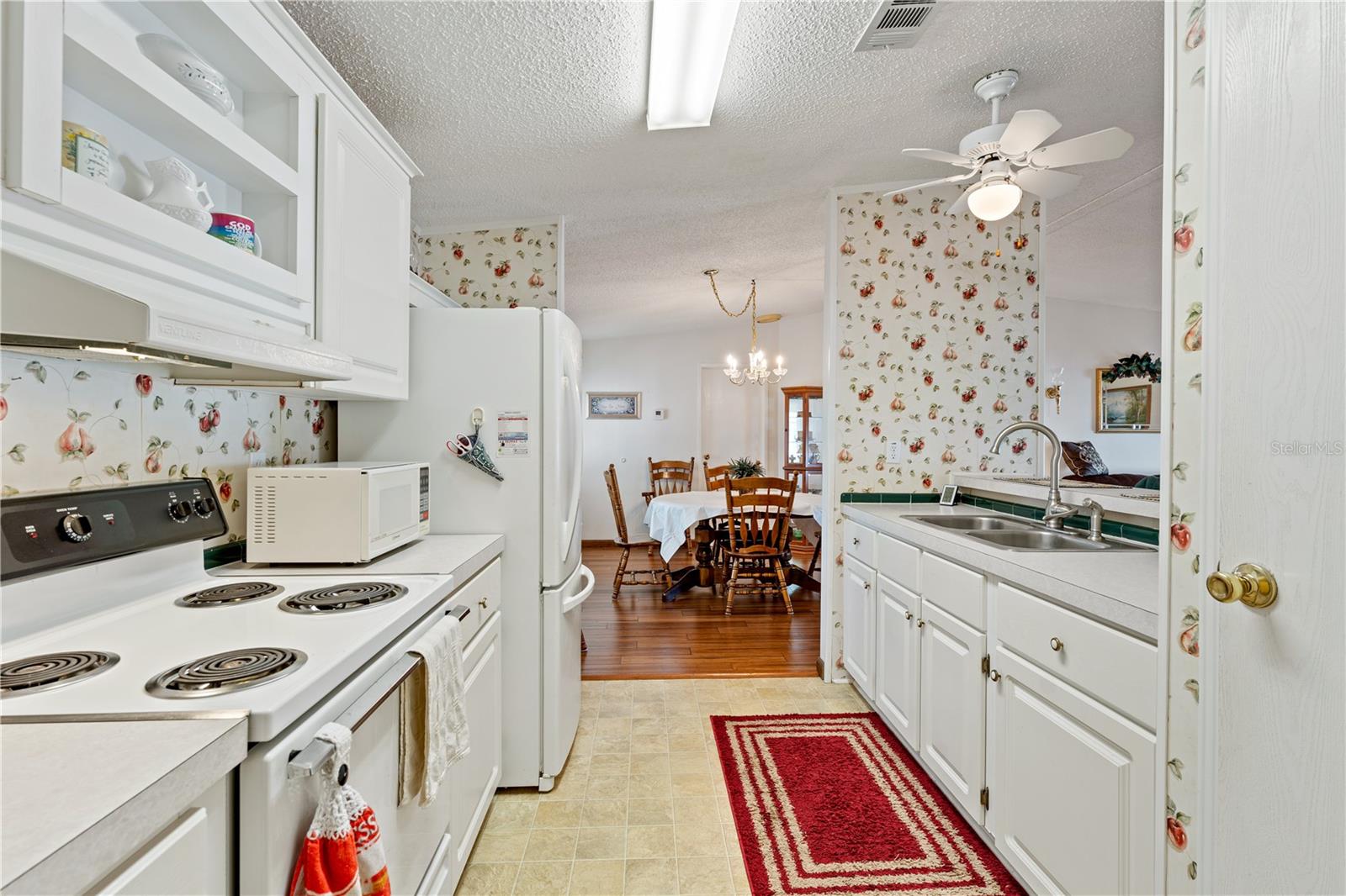 Image 4 of 50 For 6136 Ridgeway Drive