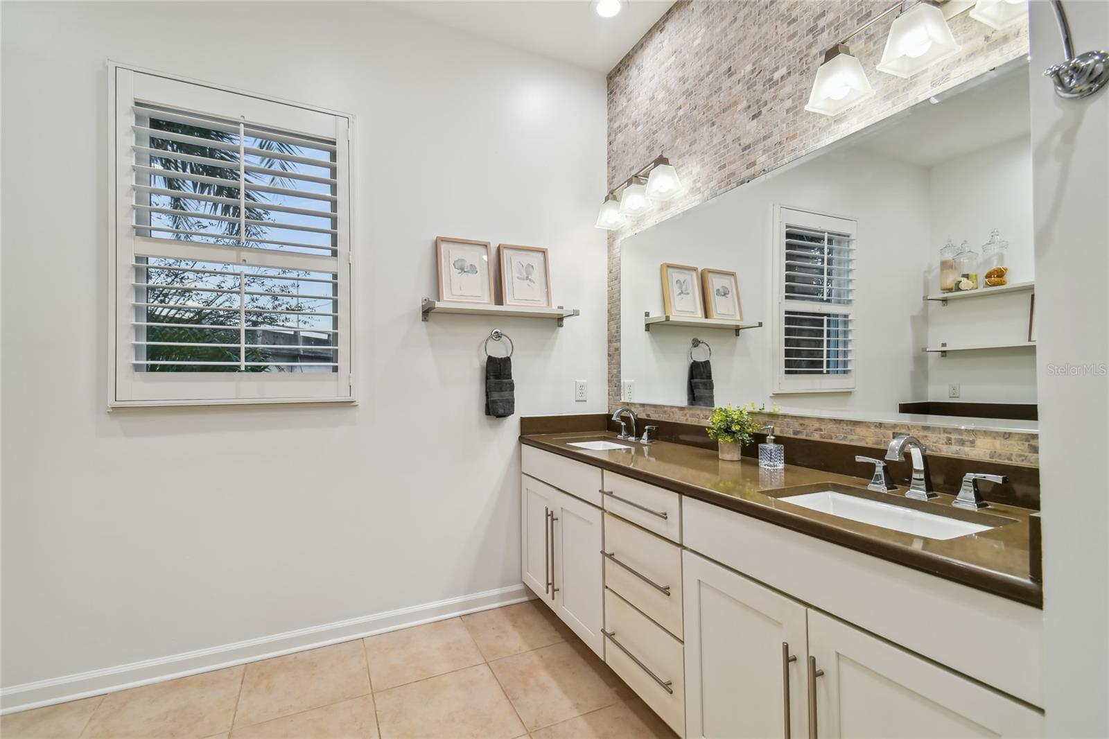 Image 42 of 72 For 701 Packwood Avenue