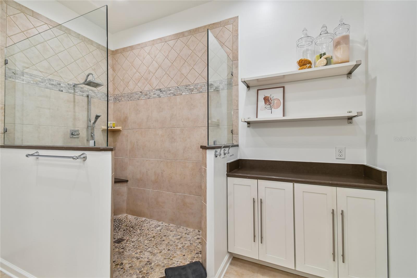 Image 43 of 72 For 701 Packwood Avenue