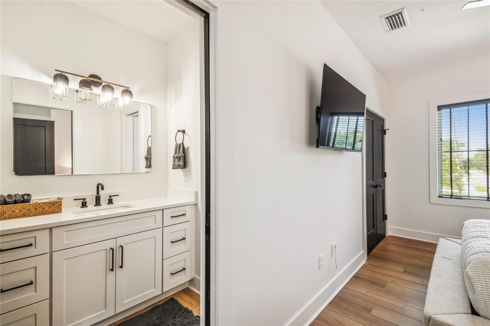 Image 37 of 54 For 4119 Boulevard