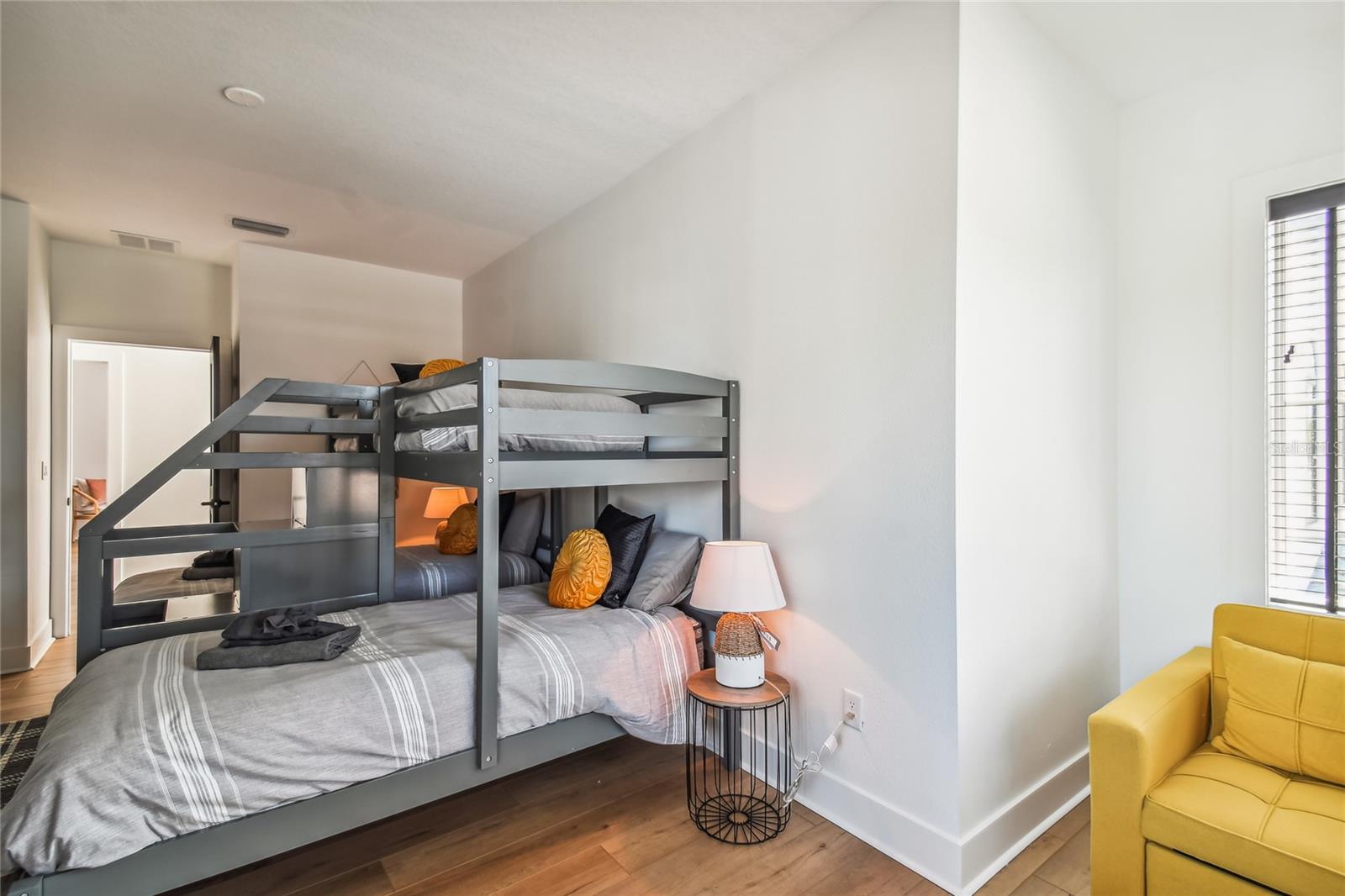 Image 42 of 54 For 4119 Boulevard