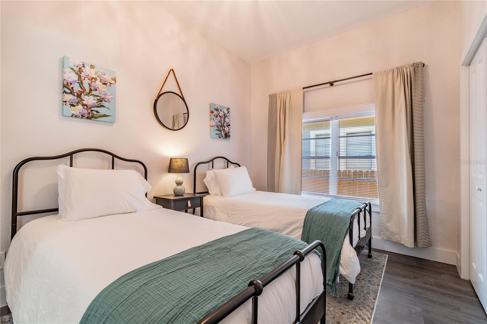 Listing photo id 12 for 1310 19th Avenue A