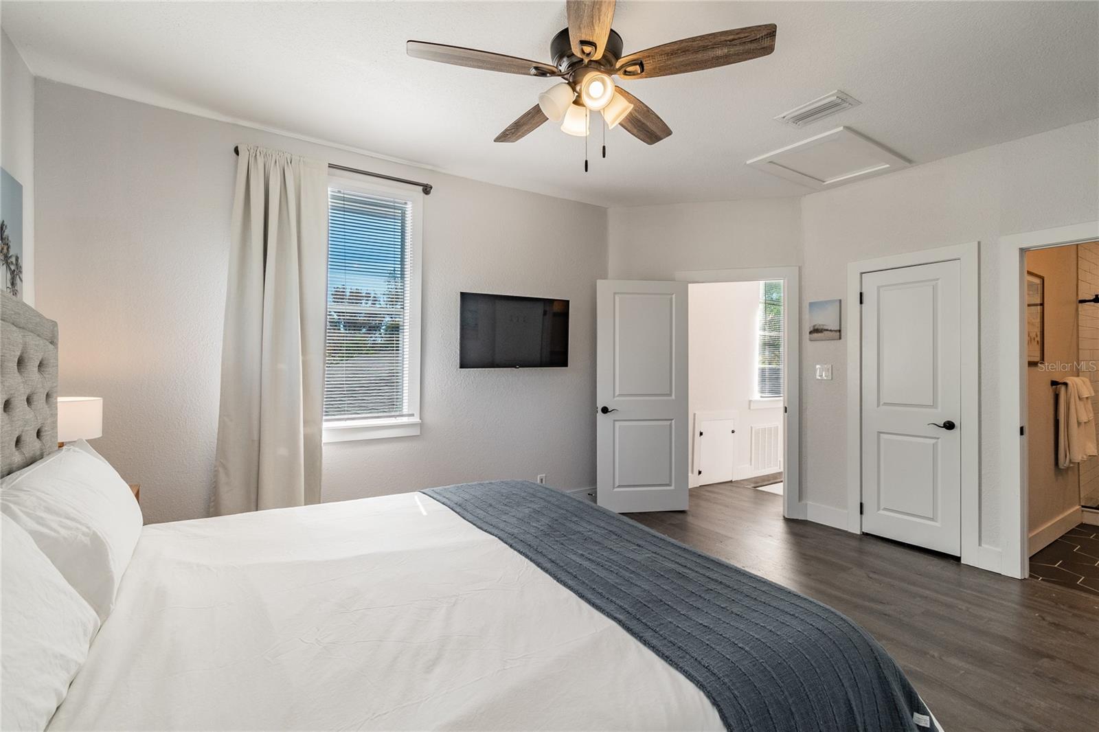 Listing photo id 37 for 1310 19th Avenue A