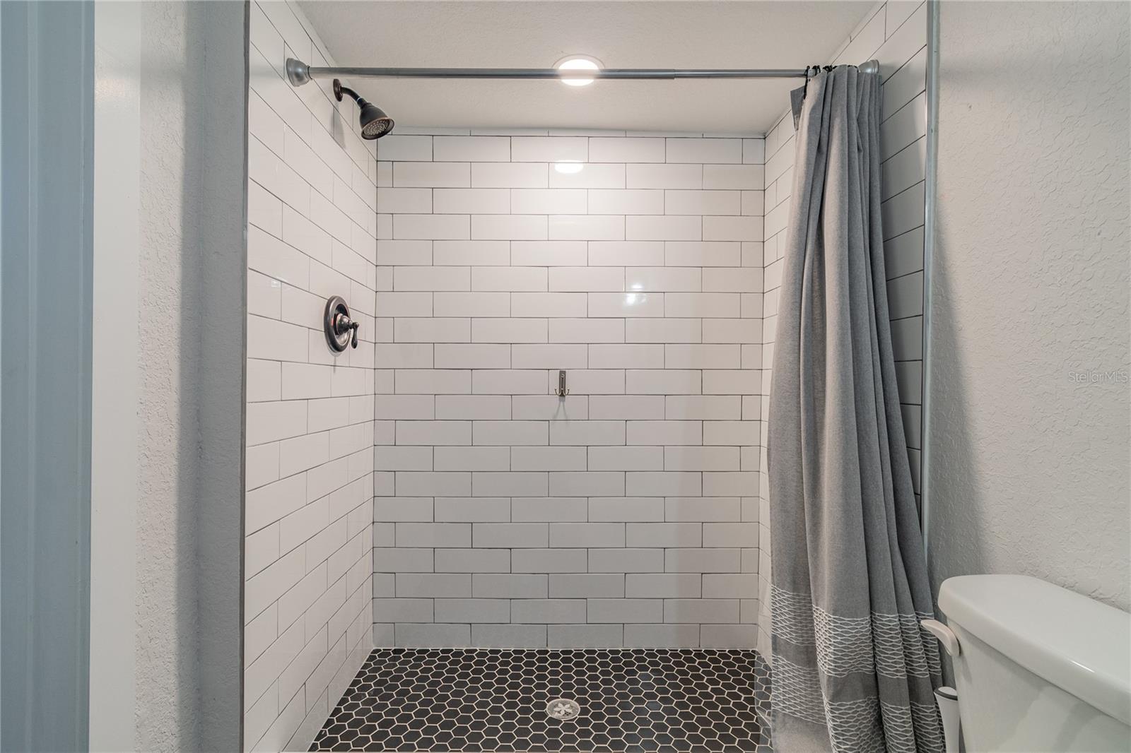 Listing photo id 44 for 1310 19th Avenue A