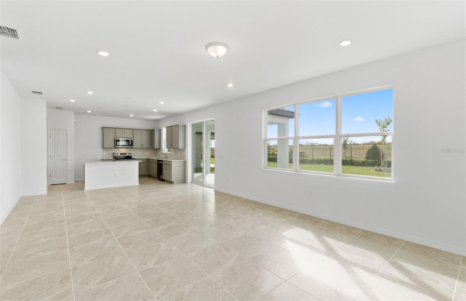 Image 5 of 29 For 1277 Lakeridge Way