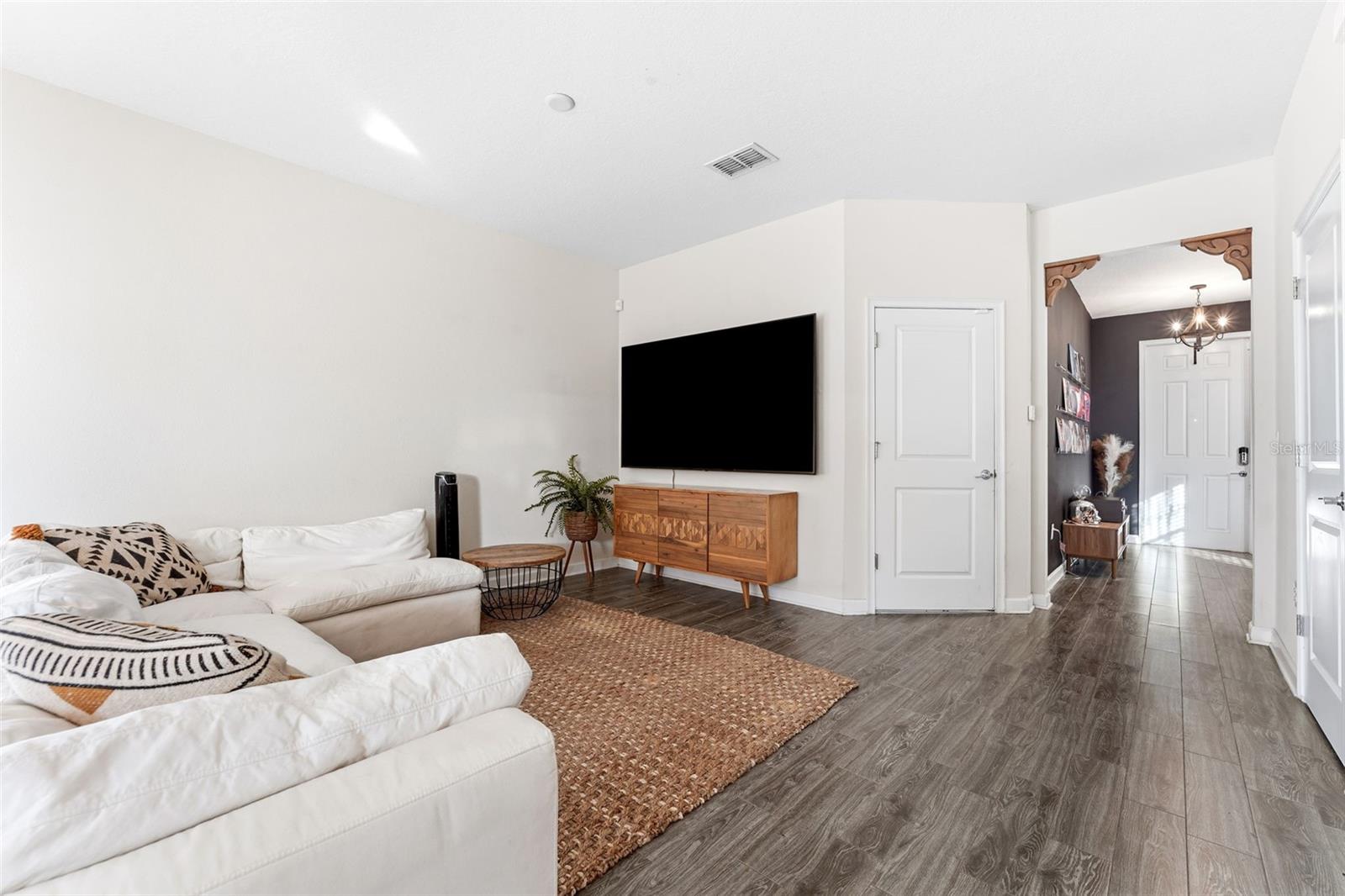 Image 8 of 33 For 1338 Royal St. George