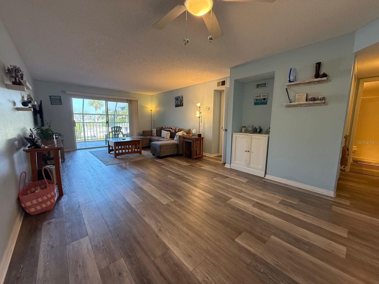 Image 4 of 21 For 5557 Sea Forest Drive 114