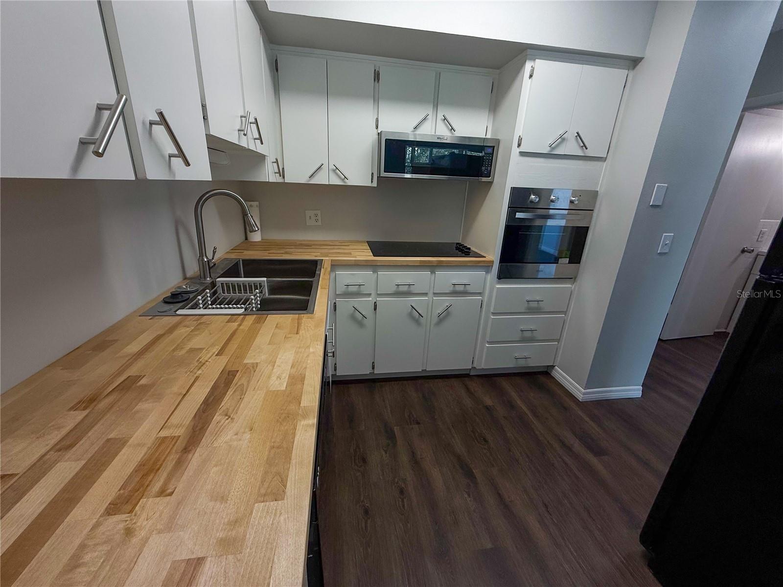 Image 3 of 16 For 2391 Sumatran Way 63