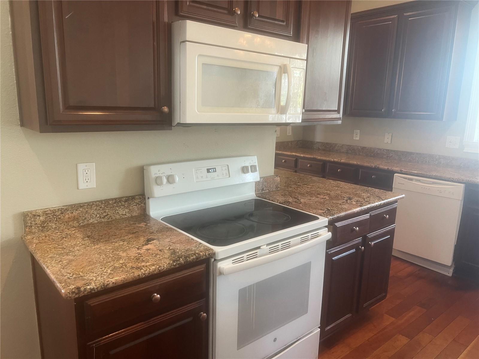 Image 9 of 54 For 6573 Simone Shores Circle