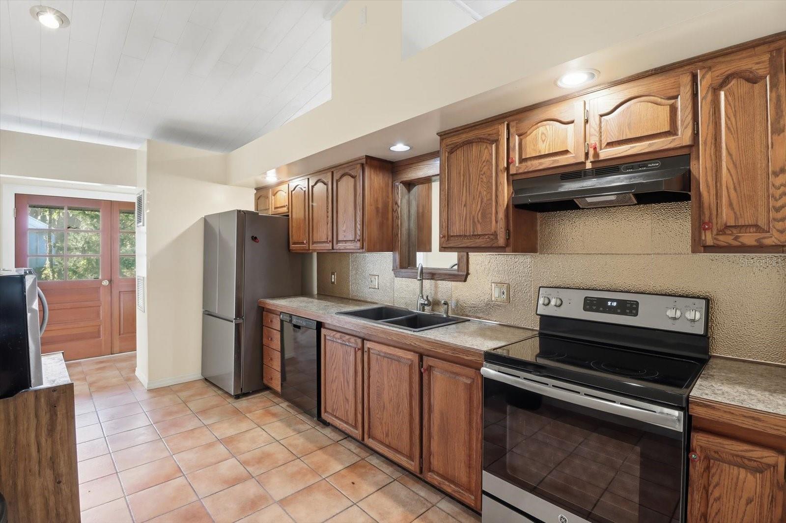 Image 7 of 30 For 11 Patricia Road