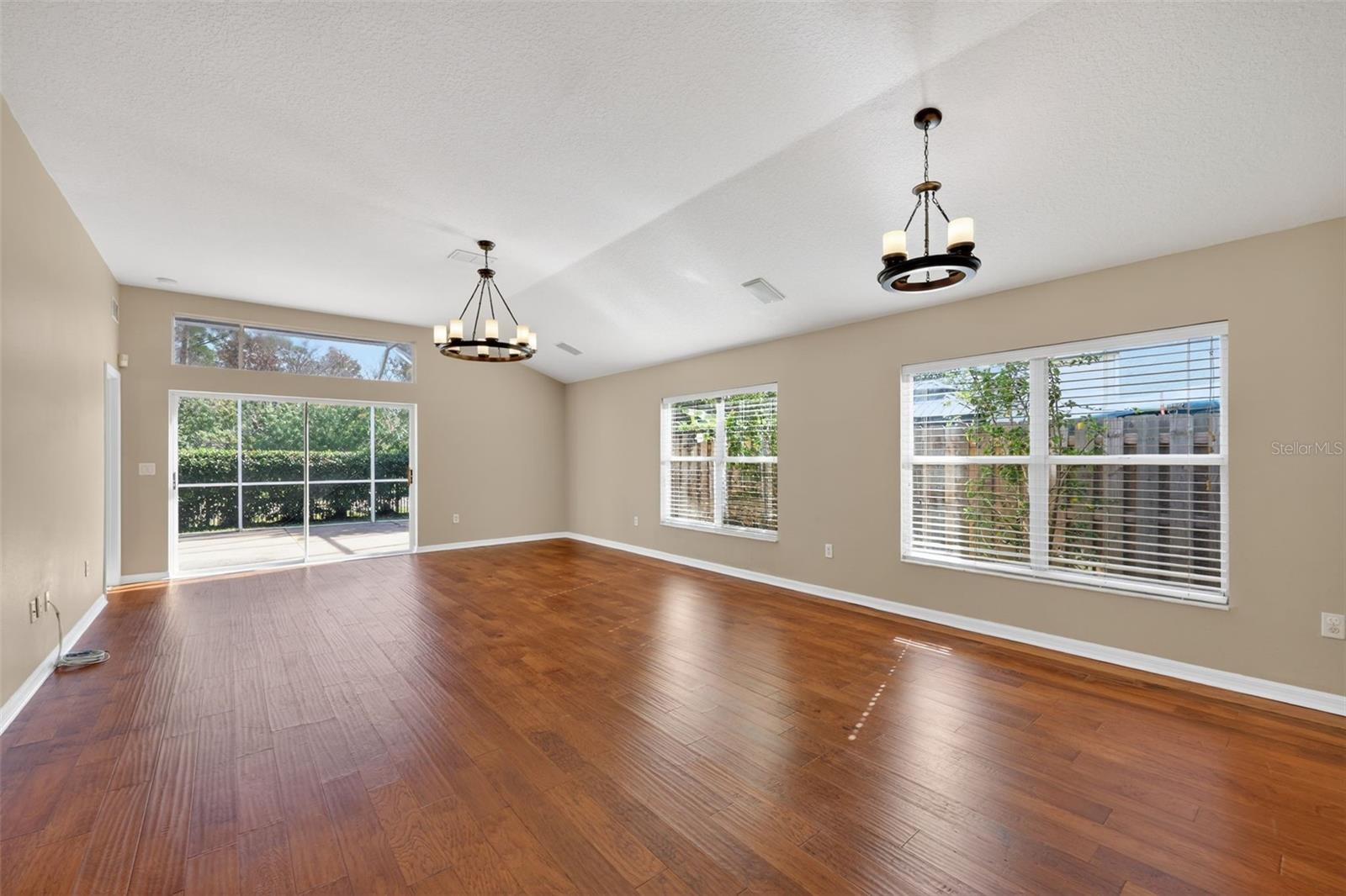 Image 5 of 37 For 10239 Woodford Bridge Street