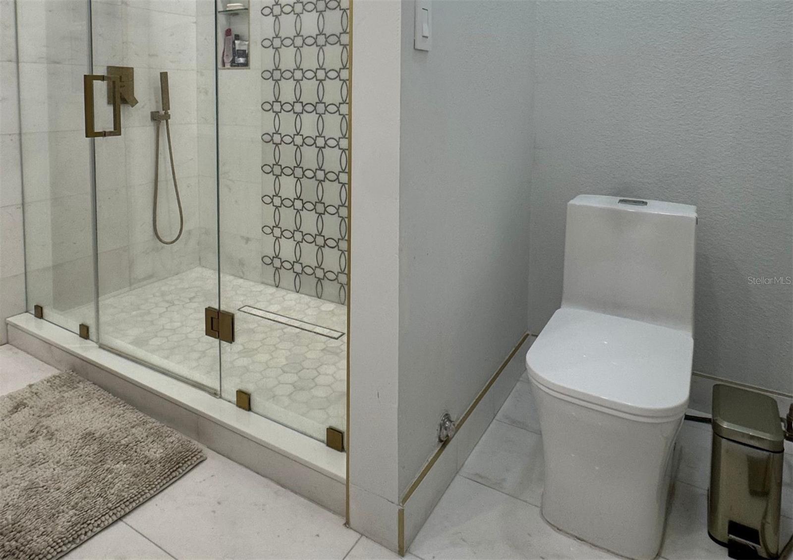 Image 18 of 44 For 1041 Ne 208th St