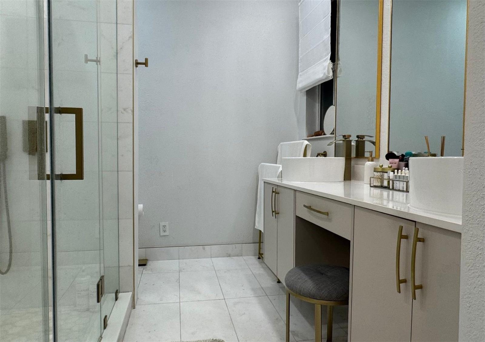 Image 19 of 44 For 1041 Ne 208th St