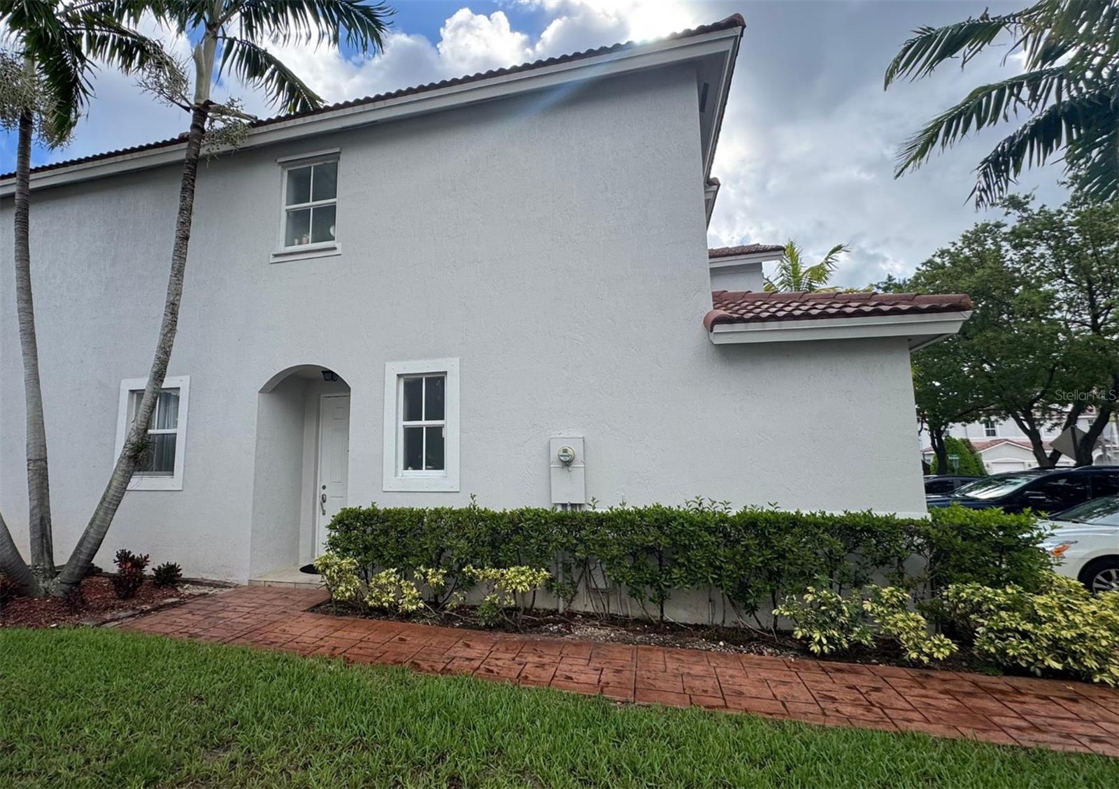 Image 2 of 44 For 1041 Ne 208th St