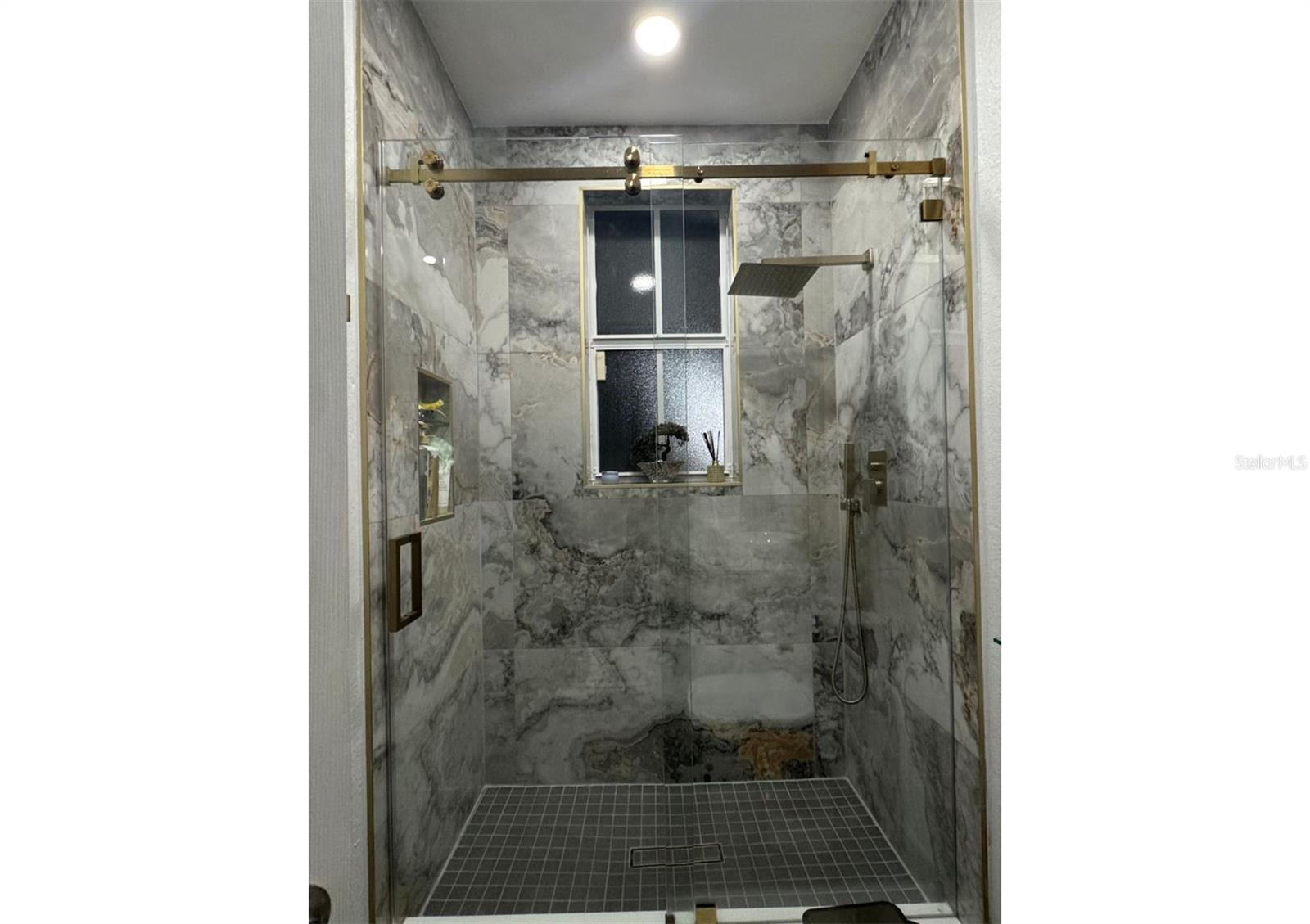 Image 25 of 44 For 1041 Ne 208th St