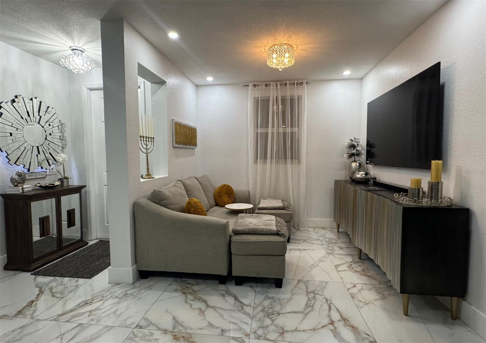 Image 3 of 44 For 1041 Ne 208th St